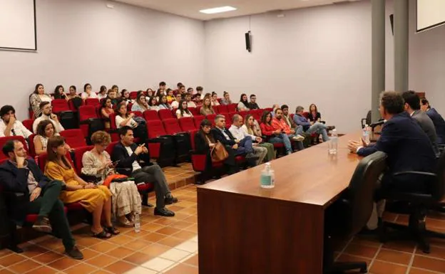 La Facultad de Derecho analiza la fusión entre Don Benito y Villanueva como un hito para el municipalismo
