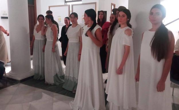 Cuatro diseñadoras muestran sus propuestas de moda sostenible en el centro museístico Charo Acero