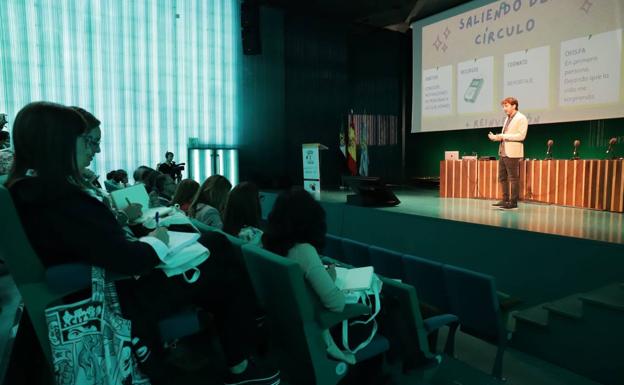 Más de 400 docentes se forman en Villanueva sobre radio escolar