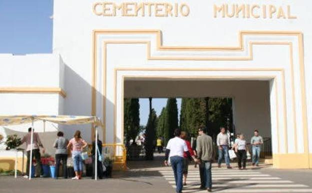 El cementerio modifica su horario por la festividad de los Santos