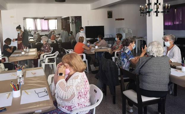 Los mayores disfrutarán de diversas actividades durante este mes