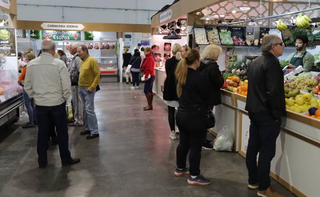 El mercado provisional abre sus puertas con buena aceptación