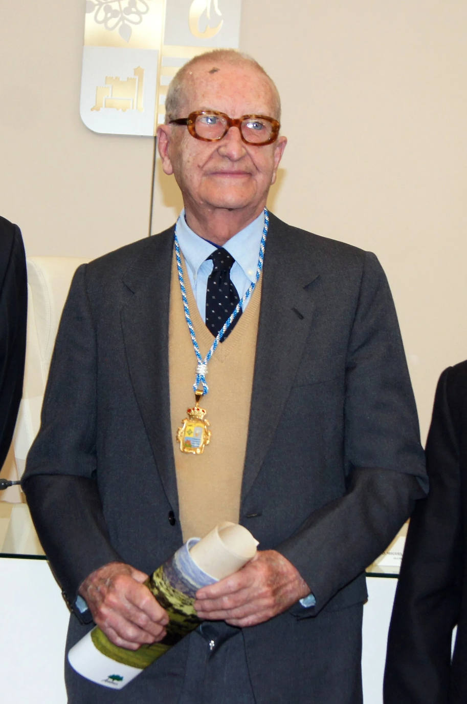 José Luis Pérez Chiscano recibe el premio Francisco Bernis