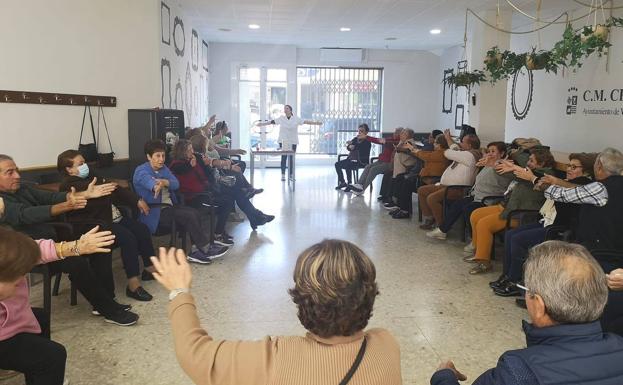 Risoterapia y salud mental centran la recta final del programa Mayores activos y saludables