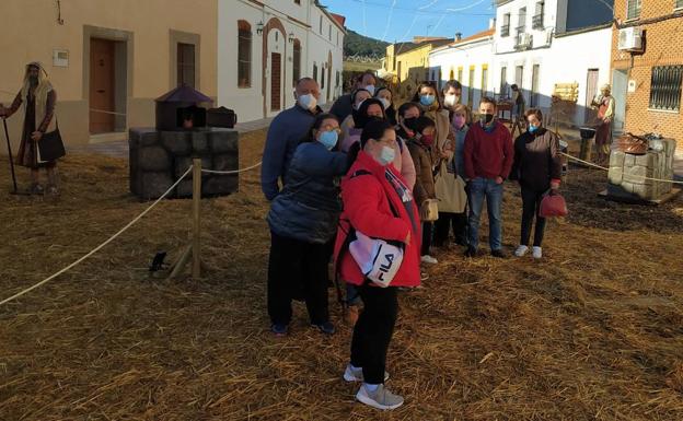 Usuarios de Inclusives colaboran en el belén de La Nacencia de Villar de Rena