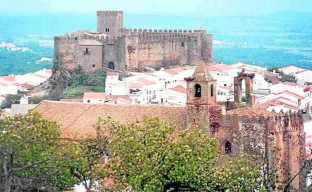 El Ayuntamiento organiza una visita a Fuentes de León y Segura de León