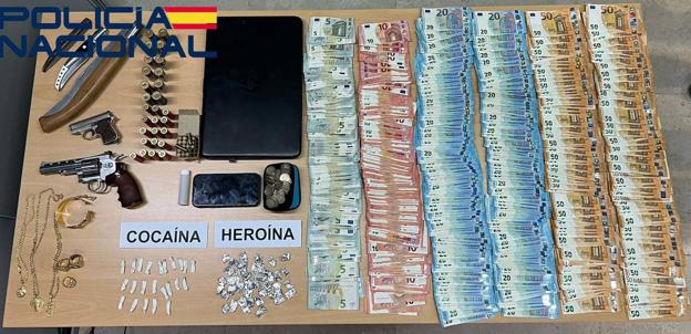 La Policía Nacional detiene a cuatro personas en Villanueva por tráfico de drogas