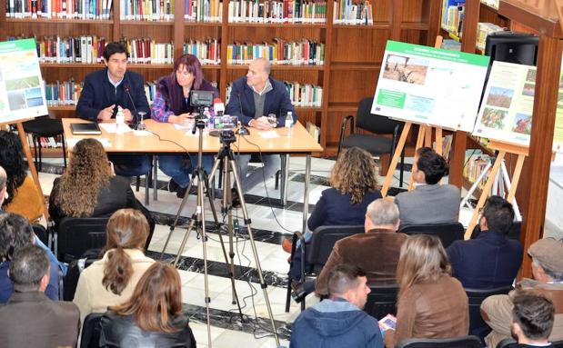 La consejera de Medio Ambiente presentó el proyecto de los nuevos regadíos con los que se podrán alcanzar 70.000 jornales al año
