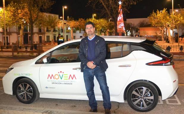 La localidad recibe el vehículo eléctrico del Plan MOVEM de Diputación