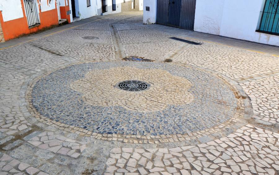 Finalizan las labores de empedrado en la calle de La Fuente