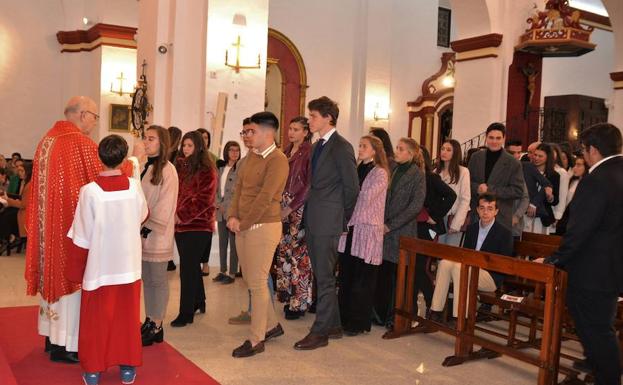 60 personas, entre jóvenes y mayores, fueron confirmados por el vicario Francisco Maya