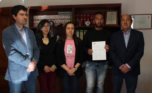Los alcaldes afectados se comprometen ante notario contra la mina de uranio
