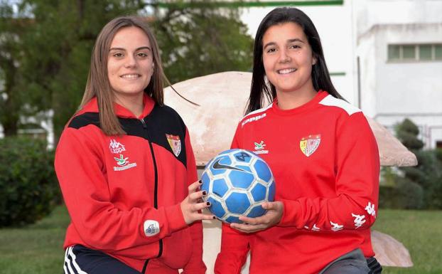 Aída Olivera y Carmen Ortigosa, dos villanovenses en Segunda División del fútbol femenino. 