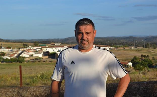 «Villanueva del Fresno necesita una residencia de ancianos»