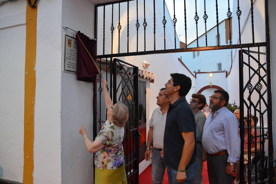 Los vecinos de San Juanito fueron homenajeados por el 40º aniversario de la recuperación de las Fiestas