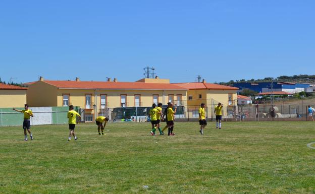 La localidad celebrará el Día del Emigrante con un partido de fútbol