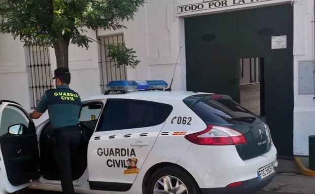 Detienen a un vecino de Villanueva del Fresno que llevaba cocaína y hachís para vender en las fiestas de la localidad