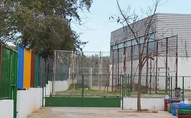 El CEIP comienza el curso escolar 2019/20 entrando por el patio de Infantil debido a las obras