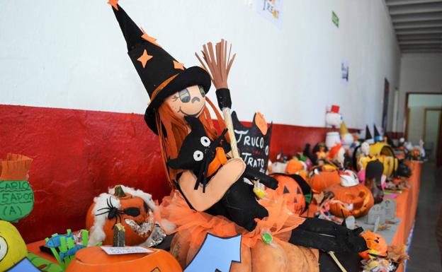 El CEIP F.R. Perera fusiona las celebraciones de Halloween y Los Santos, un año más