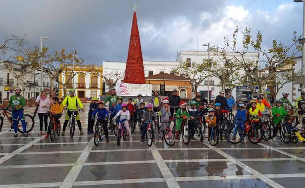 Gran participación en la ciclocabalgata navideña a pesar de la lluvia