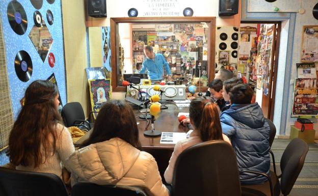 La localidad celebrará la II Semana de la Radio con el CEIP y el IESO