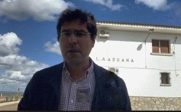 El alcalde espera que las negociaciones del Gobierno de España consigan la apertura de la frontera para el paso de trabajadores