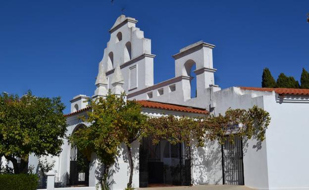 El Cementerio reabre con medidas especiales, entre ellas el oficio de entierros con 15 asistentes