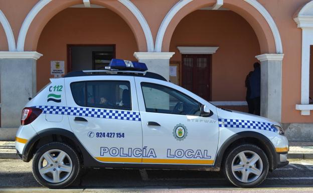La Policía Local sanciona y expulsa a dos vehículos portugueses por su entrada ilegal en el País