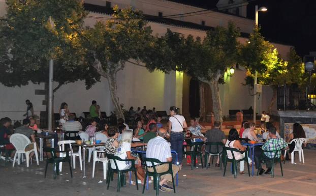 Los establecimientos y locales abiertos al público deberán exponer su aforo máximo y contar con sistemas para su control