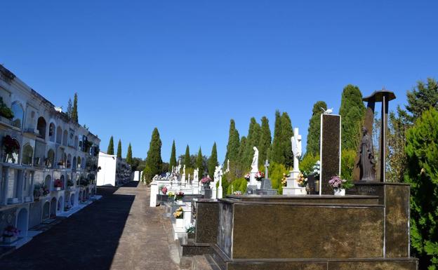 El cementerio municipal aumenta el aforo y el horario de apertura