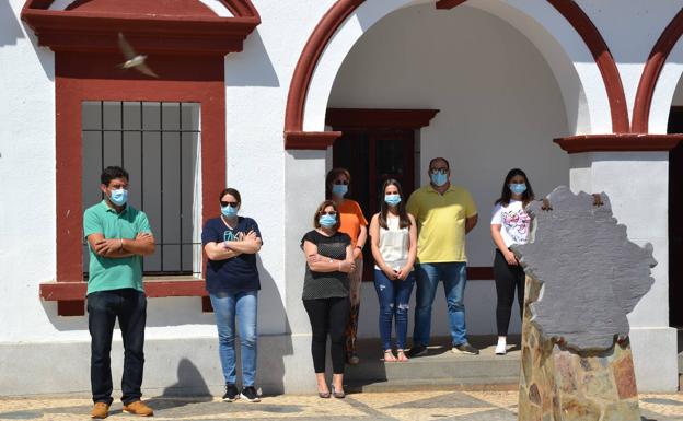 La localidad secundó un minuto de silencio por las víctimas del COVID-19