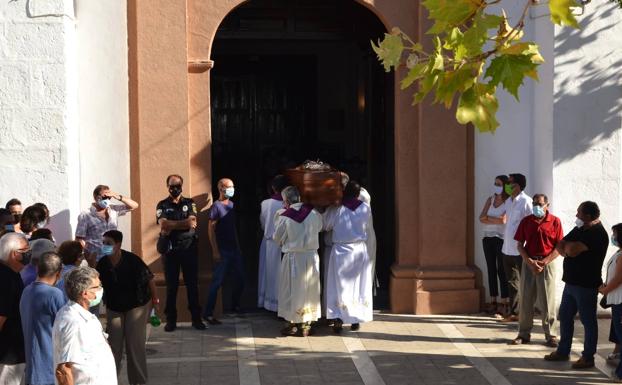 El arzobispo Morga presidió el funeral por el sacerdote y Delegado Episcopal don Manuel Calvino