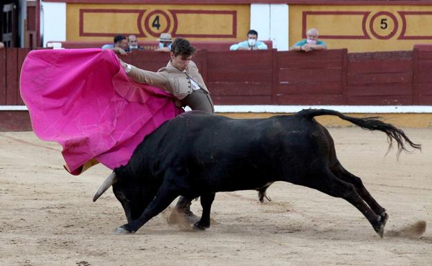 Eric Olivera corta dos orejas en el XXVI Ciclo de Novilladas Sin Picadores