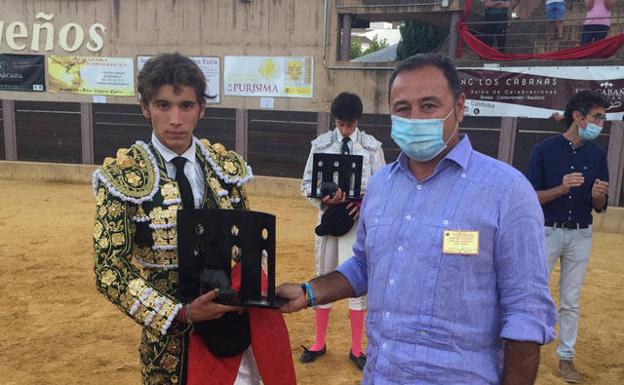 Eric Olivera se quedó a medio punto de recoger el primer premio del Ciclo de Novilladas Andaluzas