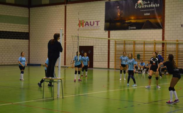 La Escuela Deportiva Municipal prepara el regreso de la práctica del voleibol