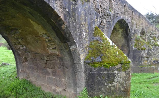 La VI ruta de senderismo irá hasta el puente de la Bogaña y el Salto del Lobo