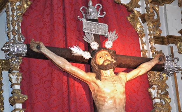 El Cristo de la Expiración luce una nueva tablilla 'INRI'