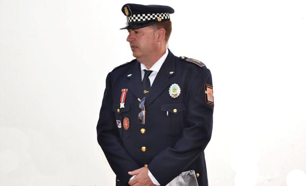 El jefe de la Policía Local recibe la medalla 'Al servicio por la pandemia de la covid-19'