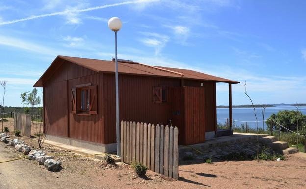 La Junta permite la instalación de viviendas y huertos solares en Alqueva