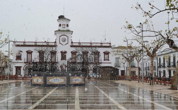 Se cumplieron los pronósticos y la nieve llegó hasta la localidad