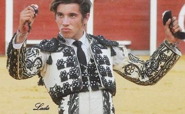 El novillero Eric Olivera empieza la temporada taurina en Talayuela, Cáceres
