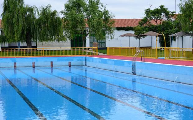 El Consistorio prepara para junio la apertura de la piscina municipal