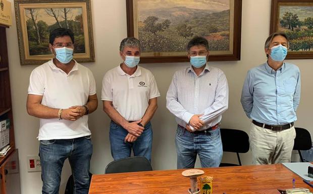 El Ayuntamiento y la empresa 'Biottonia Naturalcares' firman el acuerdo de uso de 150 hectáreas