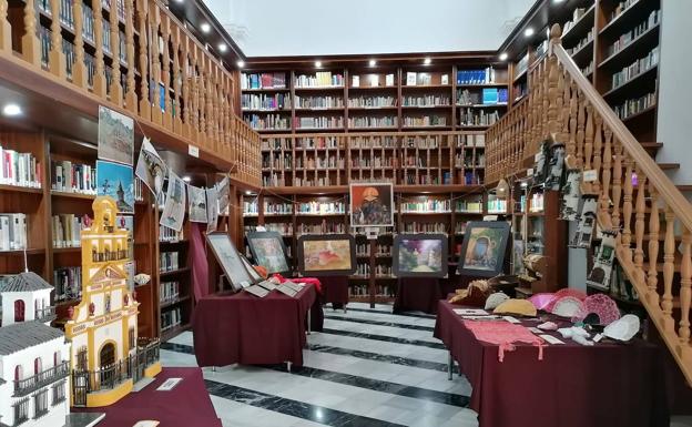 Ocho artistas locales participan en la exposición 'Mayores con arte' en la Biblioteca Municipal