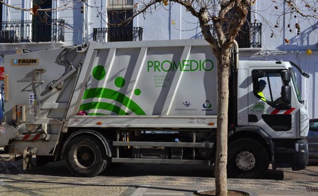 La recogida de basura se realiza a diario durante el verano, siendo obligatorio depositarla siempre en bolsas cerradas
