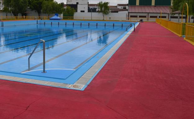 La localidad recibirá 4.150 euros para la instalación de una grúa para personas discapacitadas en la piscina