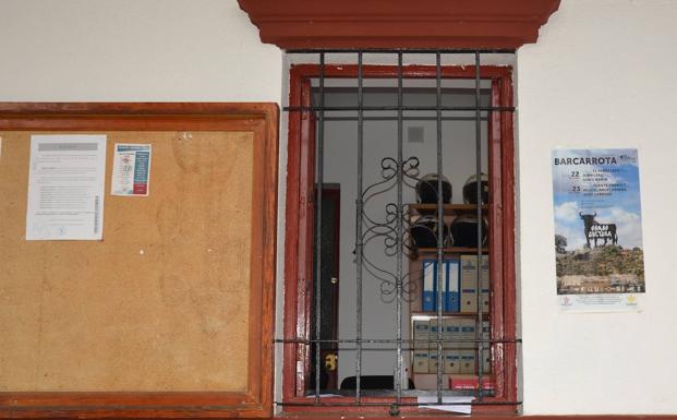 El Ayuntamiento procede al reparto de las acciones de bellotas