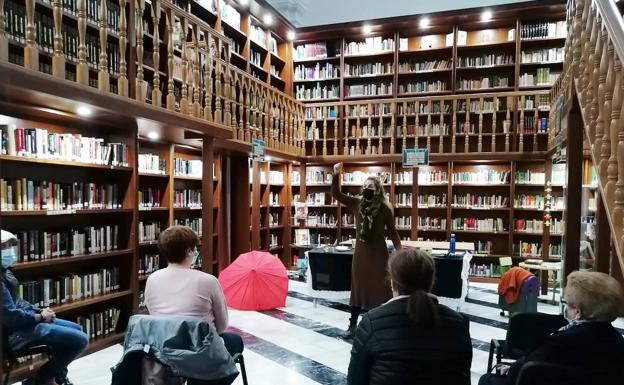 La Biblioteca celebró su Día con una excelente sesión de cuentacuentos con Laura Moreira