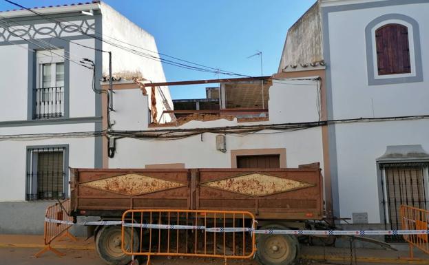 Comienza la demolición de la vivienda adquirida por el Ayuntamiento para la ampliación de los Pisos Tutelados