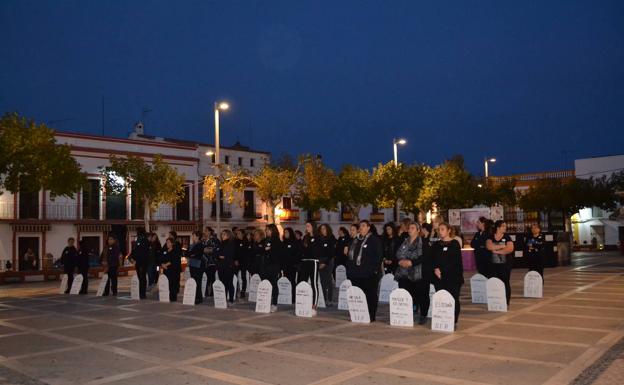 El Ayuntamiento, la Asociación de Mujeres y el IESO San Ginés visibilizarán el 25-N